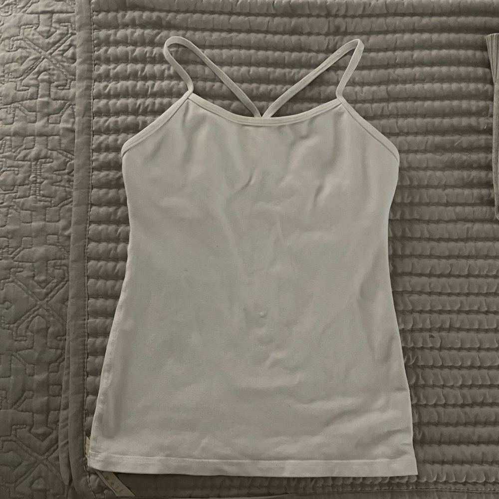 Lululemon white tank top with built-in bra